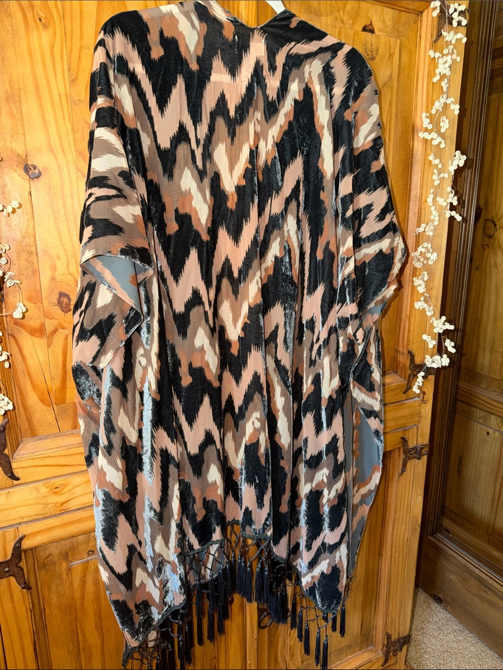 Free People Dripping Velvet Burnout Kimono. One size. Beautiful! - Picture 6 of 7